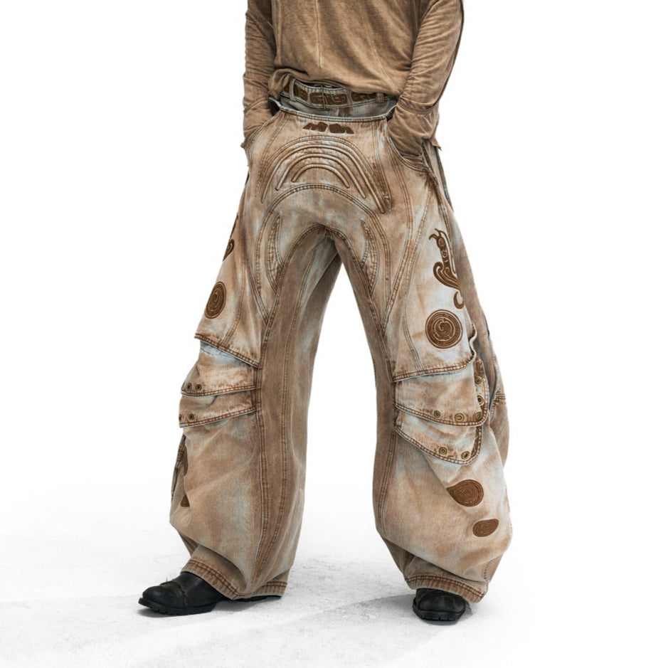 Three-dimensional Structured Curved-leg Jeans