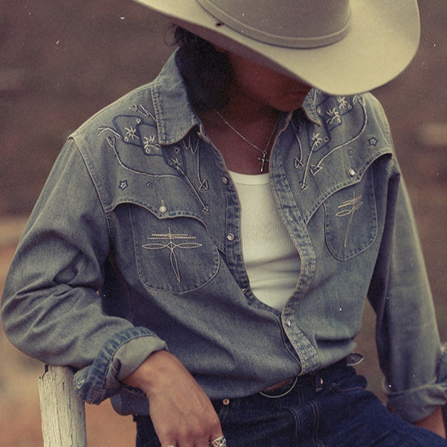 Chemise western américaine rétro en jean délavé brodé à manches longues