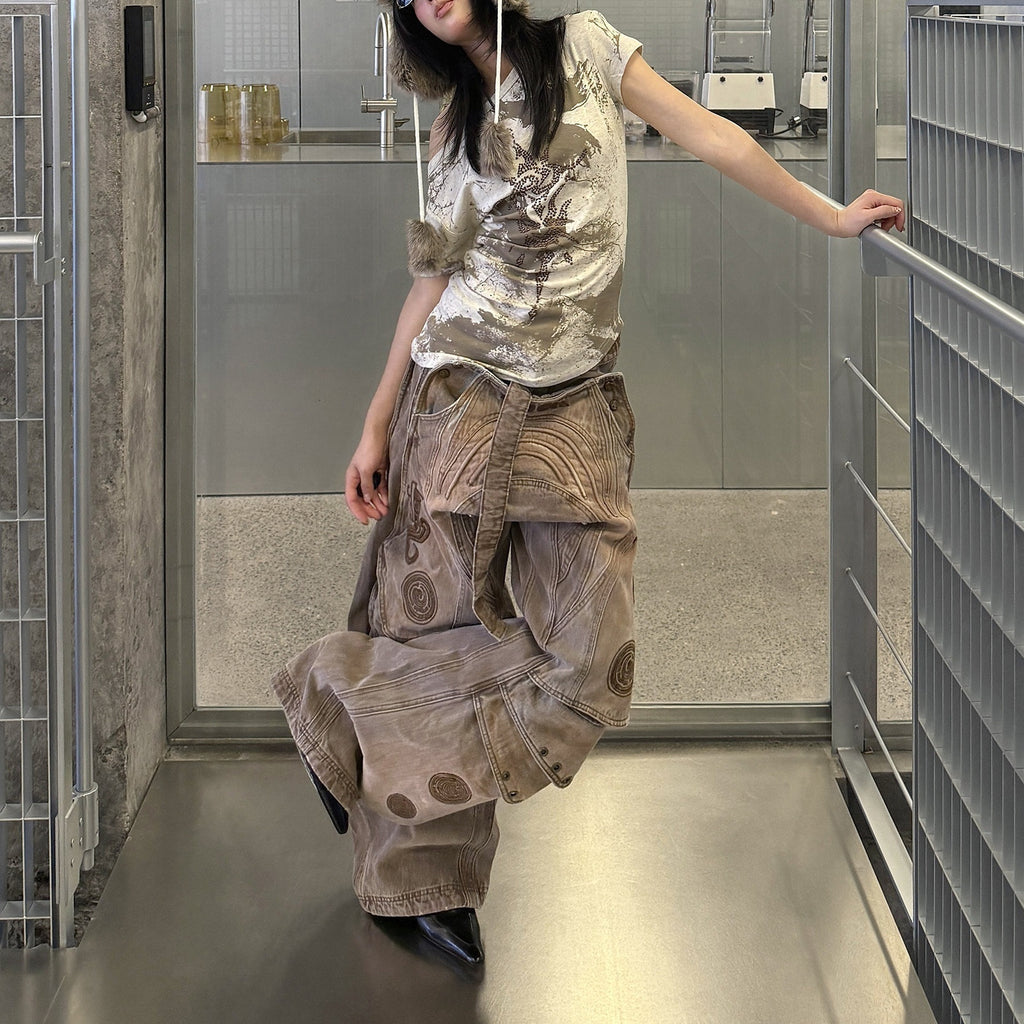 Three-dimensional Structured Curved-leg Jeans